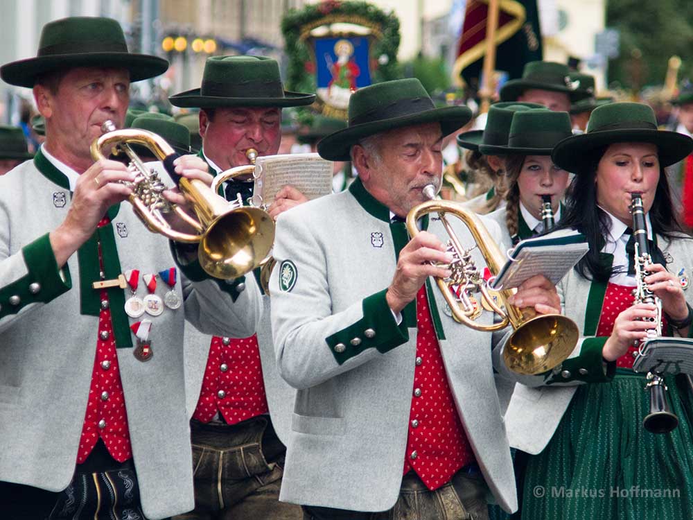 Blaskapelle-in-Aktion.jpg Blaskapelle-in-Aktion.jpg