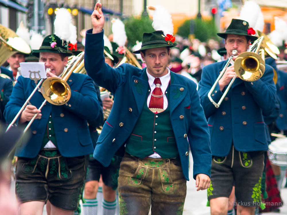 Dirigent-Blaskapelle.jpg Dirigent-Blaskapelle.jpg