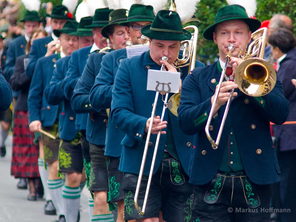 Posaunist-Blaskapelle-in-blau.jpg Posaunist-Blaskapelle-in-blau.jpg