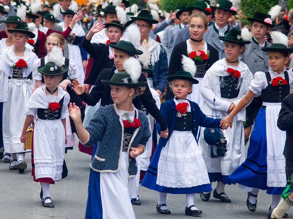 trachten-maedchen.jpg trachten-maedchen.jpg