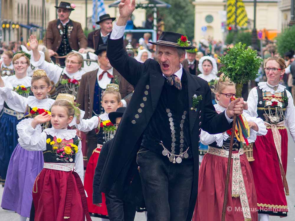 trachtengruppe-blumen.jpg trachtengruppe-blumen.jpg